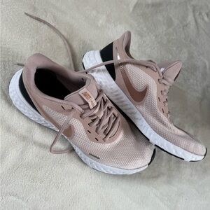 Nike Women's Light Pink Athletic Shoes